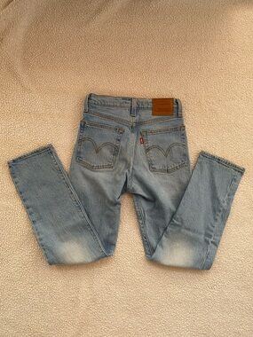 Levi's Women’s Light Blue Wedgie Straight Leg Jeans size 24